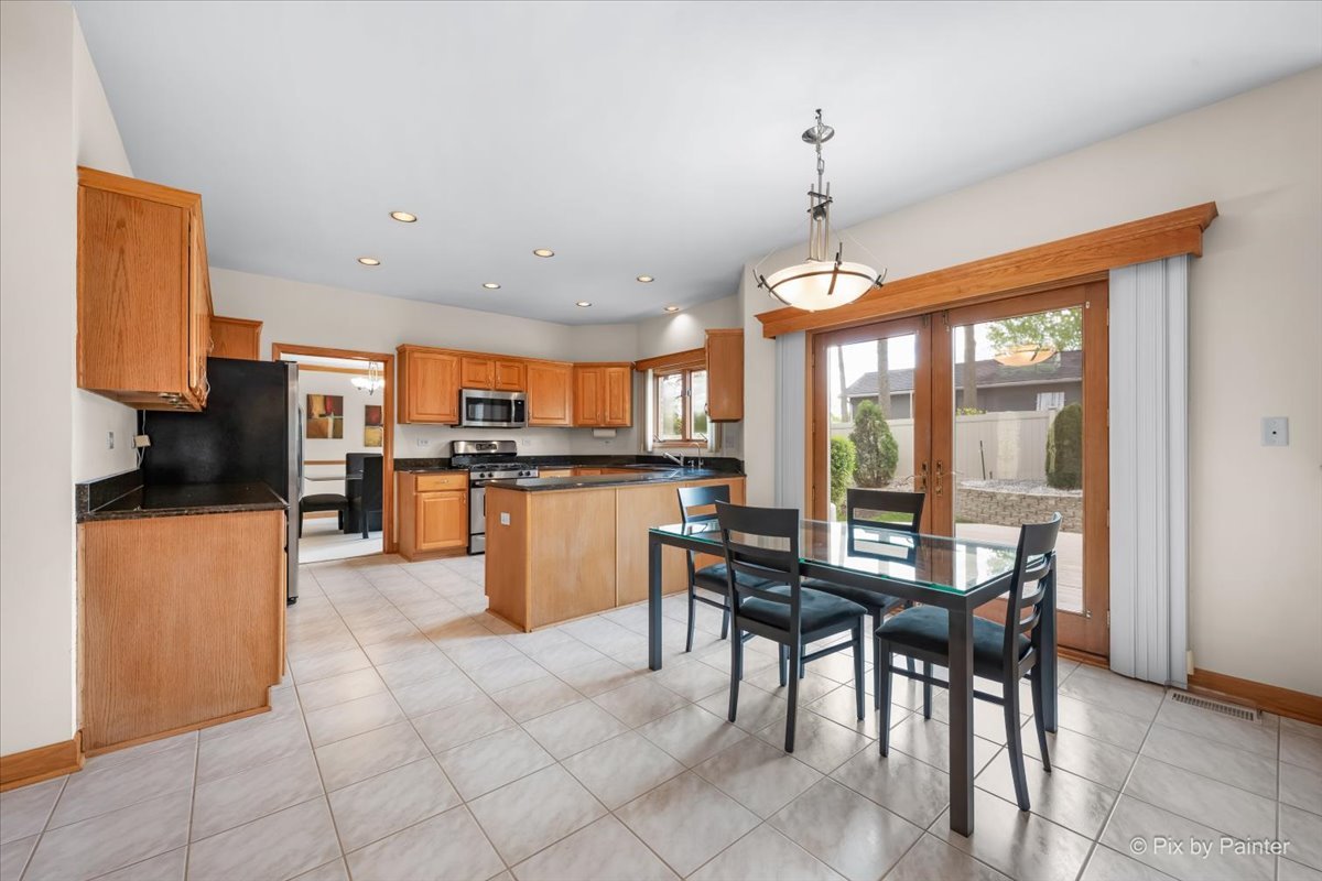 958 W Stonehedge Drive, Addison, IL 60101