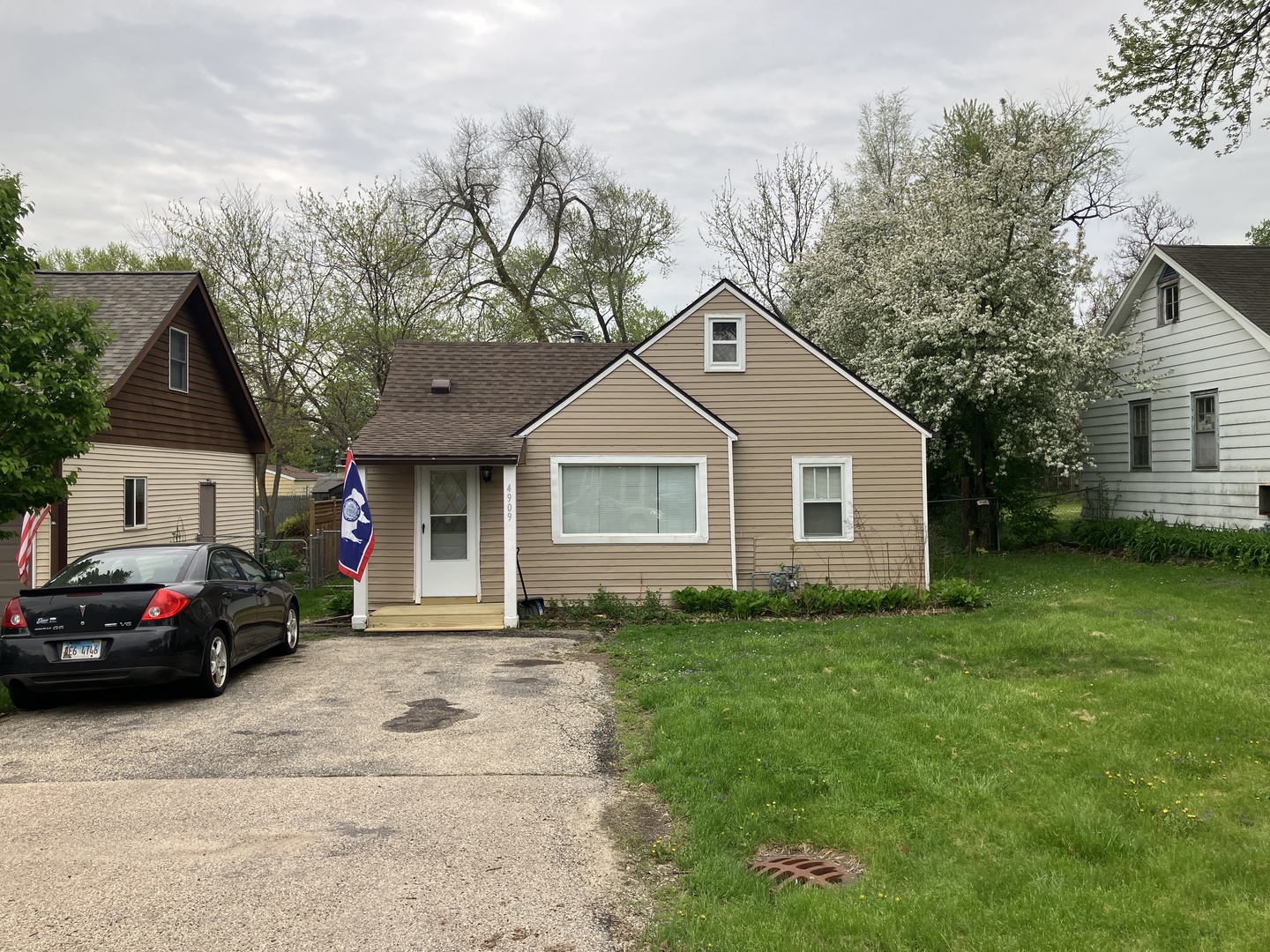 4909 Fountain Lane, Mccullom Lake, IL 60050