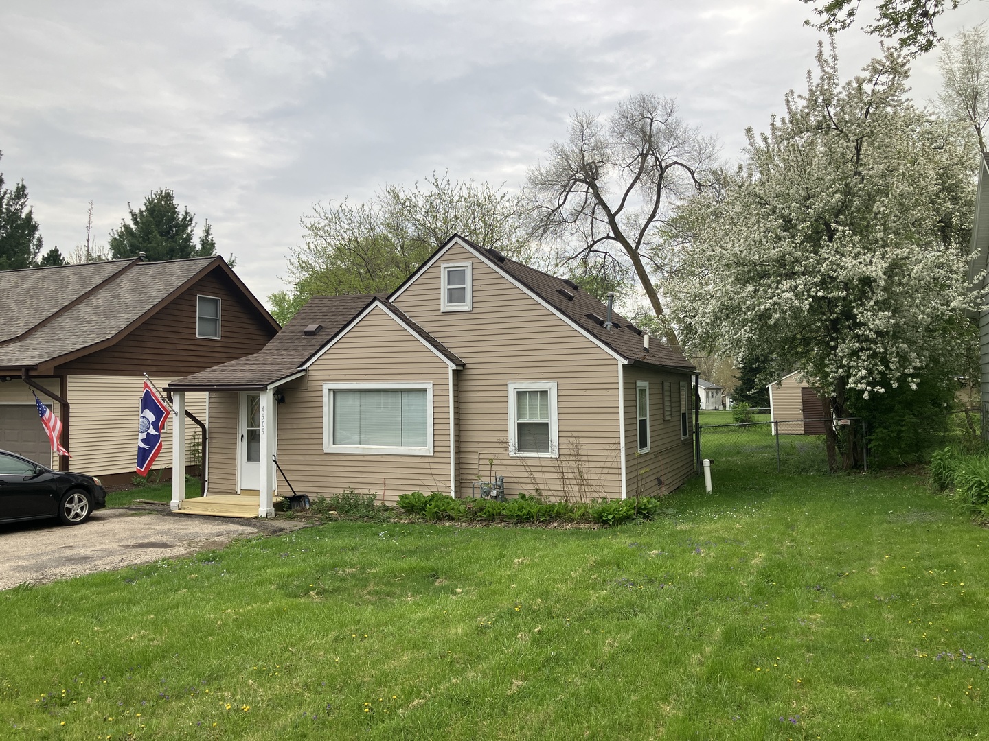 4909 Fountain Lane, Mccullom Lake, IL 60050