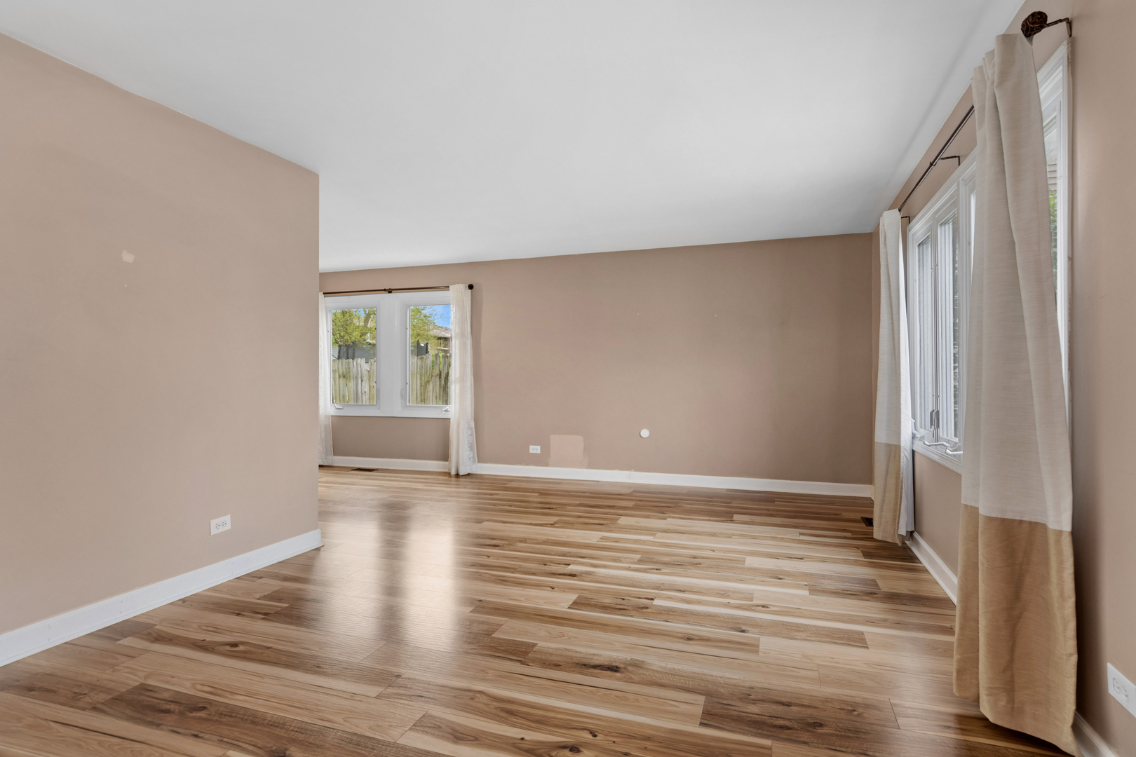 141 Pebble Creek Trail, Carol Stream, IL 60188