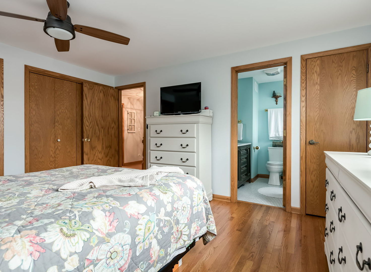 774 S Euclid Avenue, Elmhurst, IL 60126