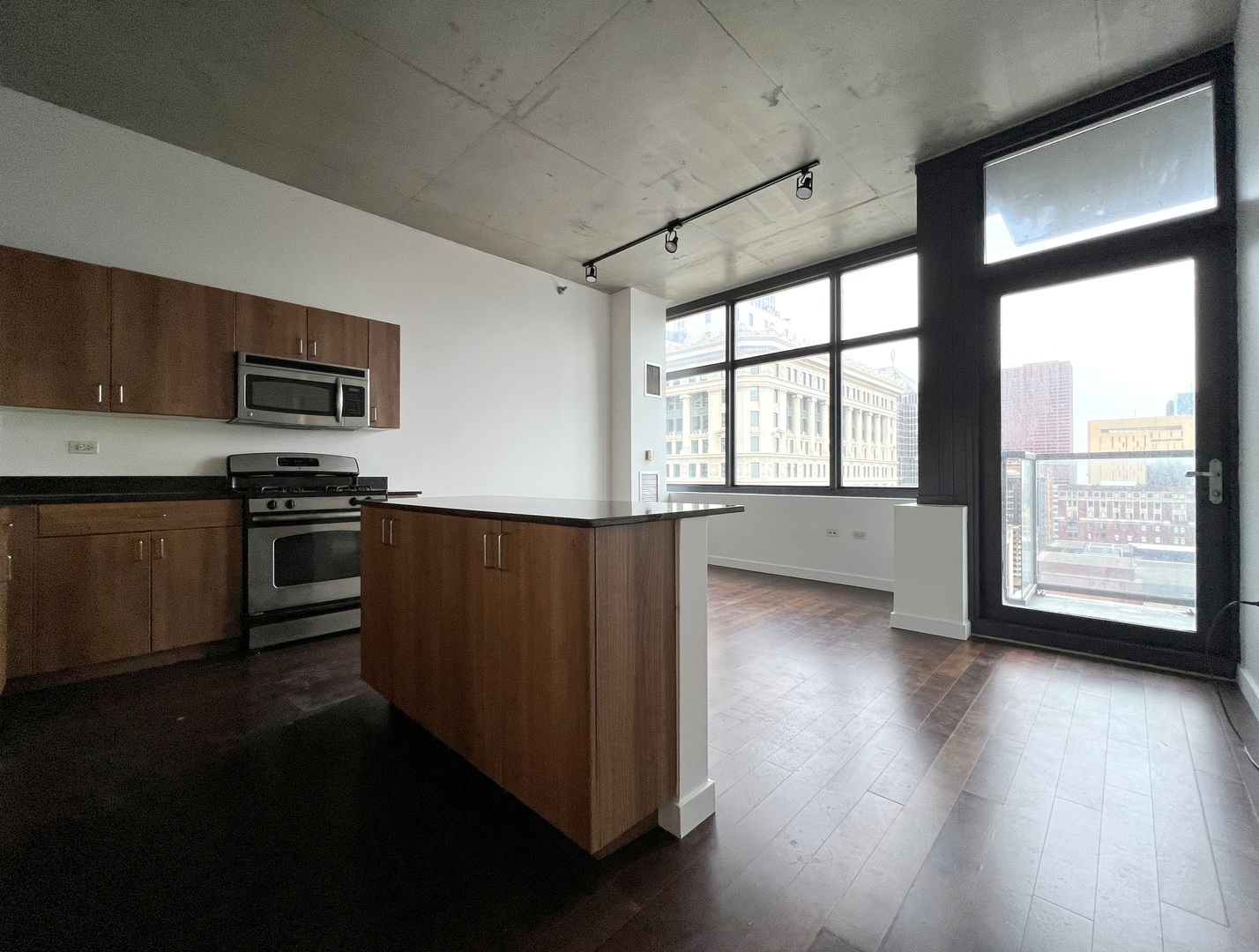 235 W Van Buren Street #2202, Chicago, IL 60607