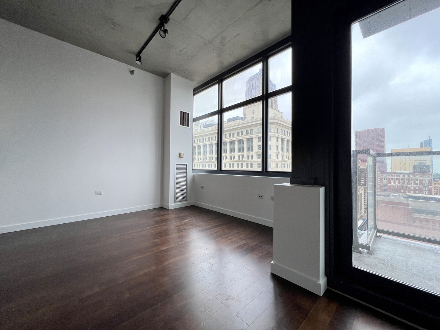 235 W Van Buren Street #2202, Chicago, IL 60607