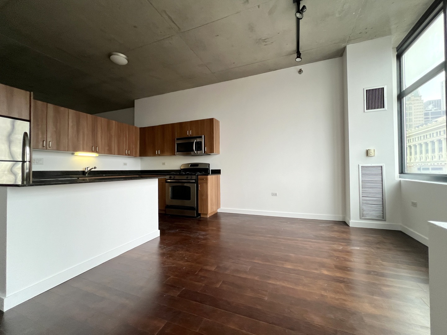 235 W Van Buren Street #2202, Chicago, IL 60607