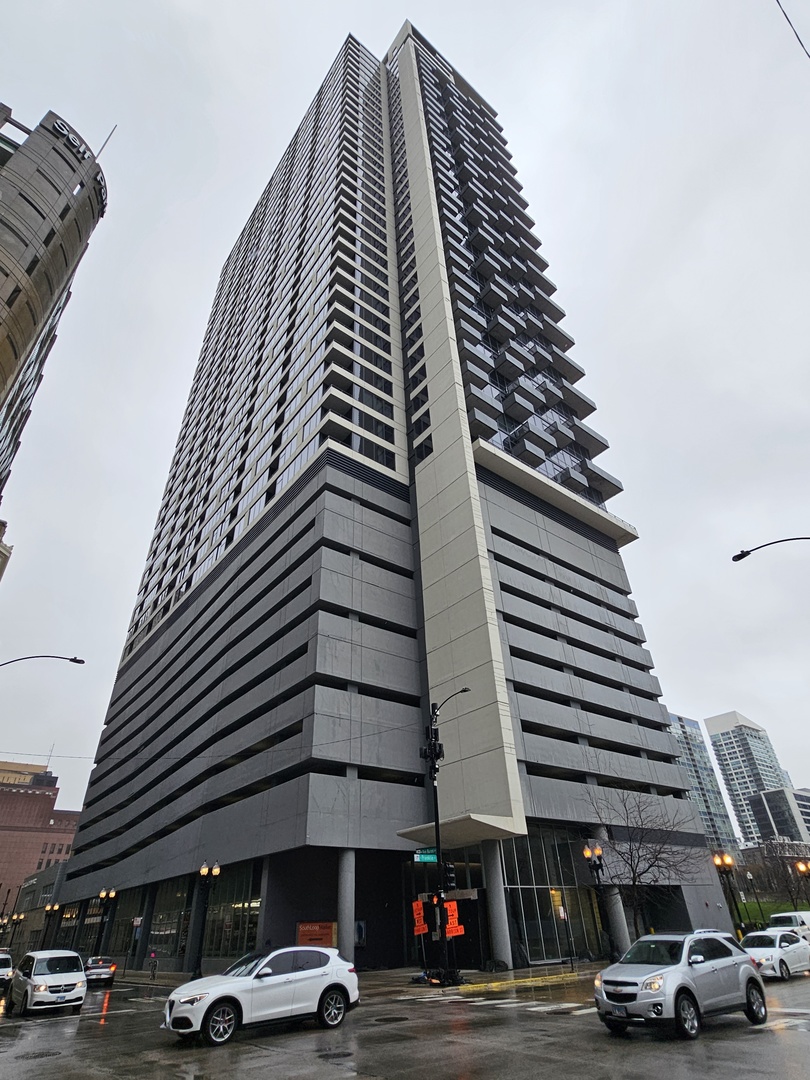 235 W Van Buren Street #2202, Chicago, IL 60607