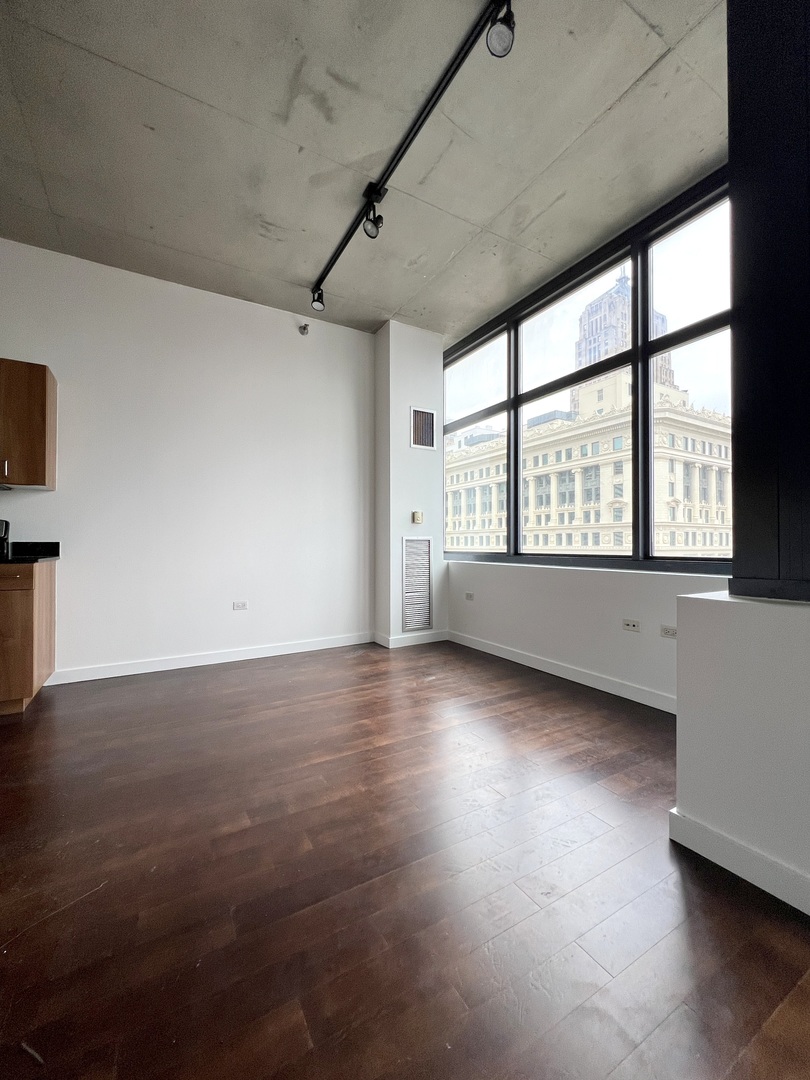 235 W Van Buren Street #2202, Chicago, IL 60607