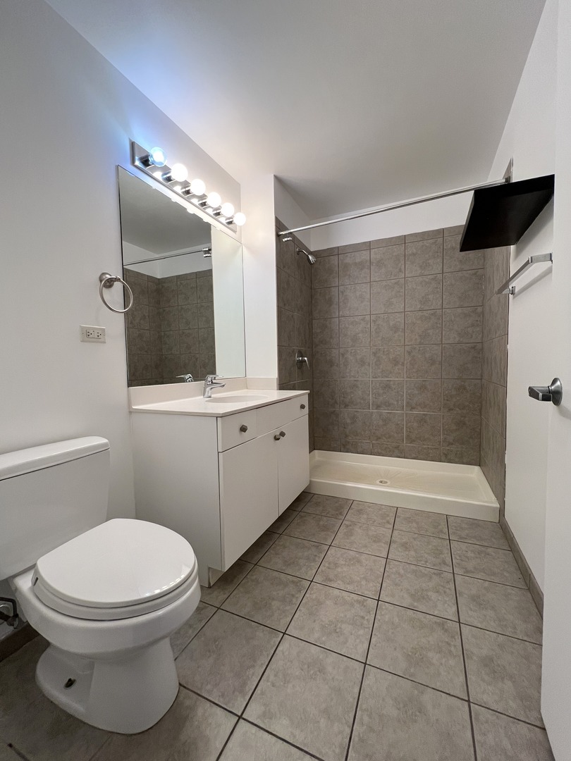 235 W Van Buren Street #2202, Chicago, IL 60607