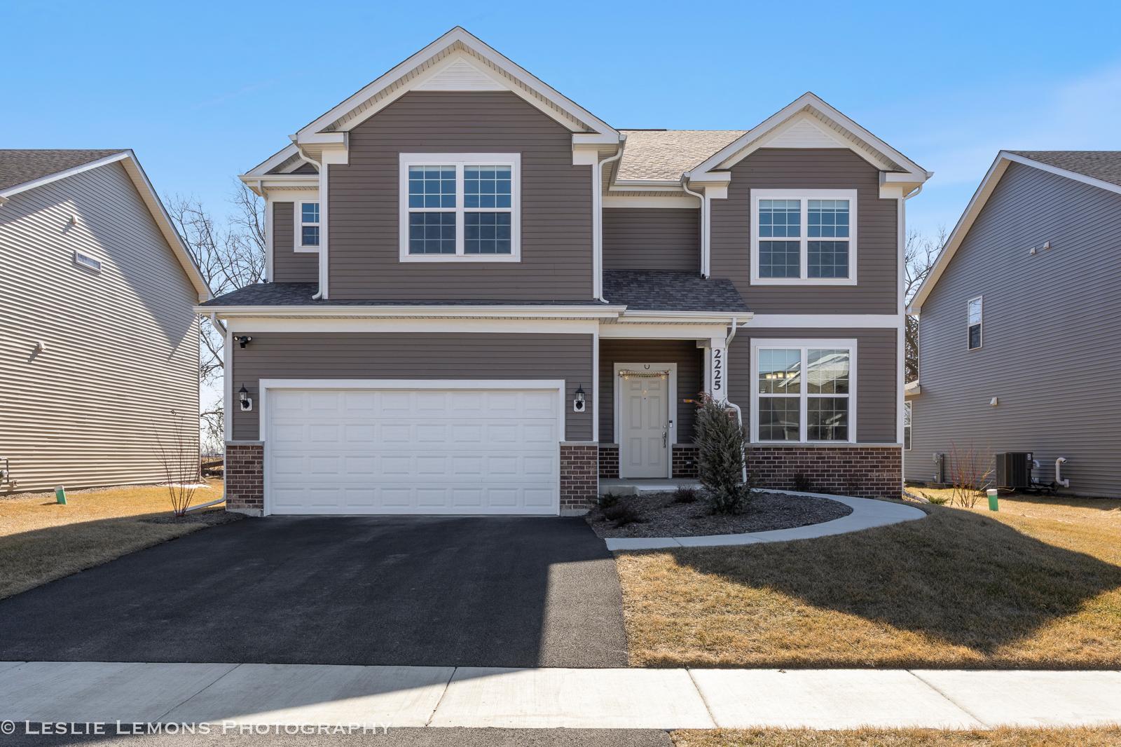 2225 Bent Grass Way, Bolingbrook, IL 60490