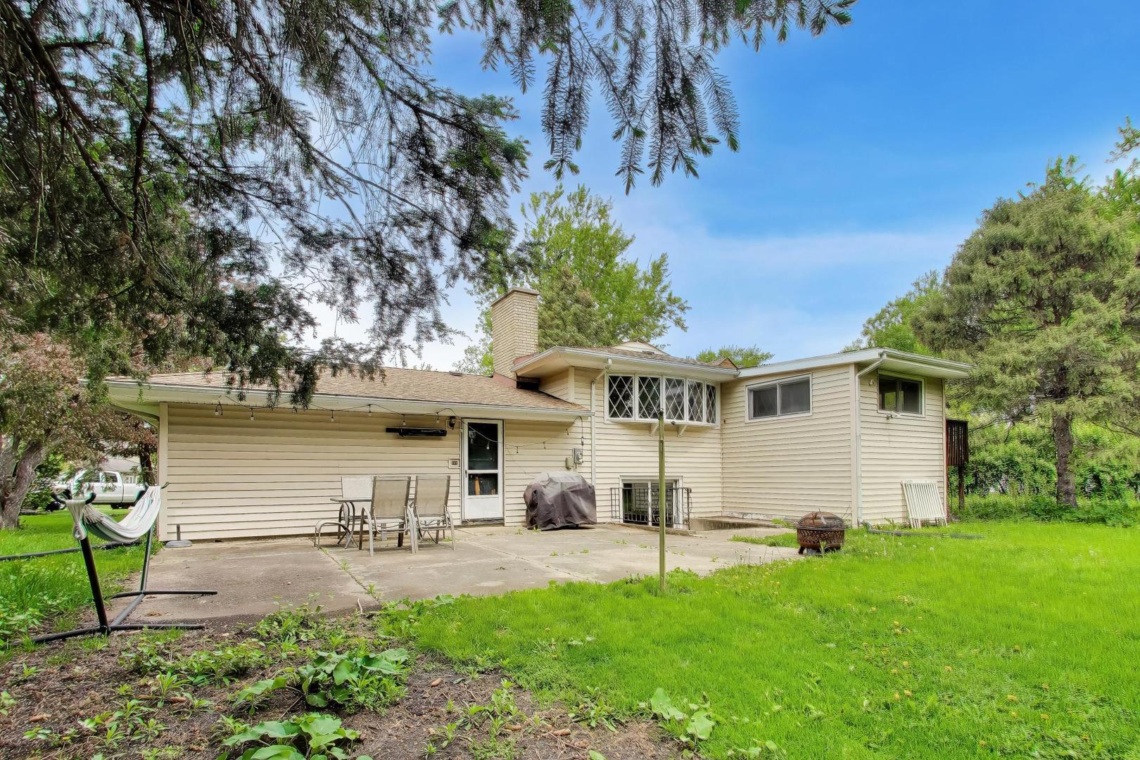 533 Carr Court, Schaumburg, IL 60193
