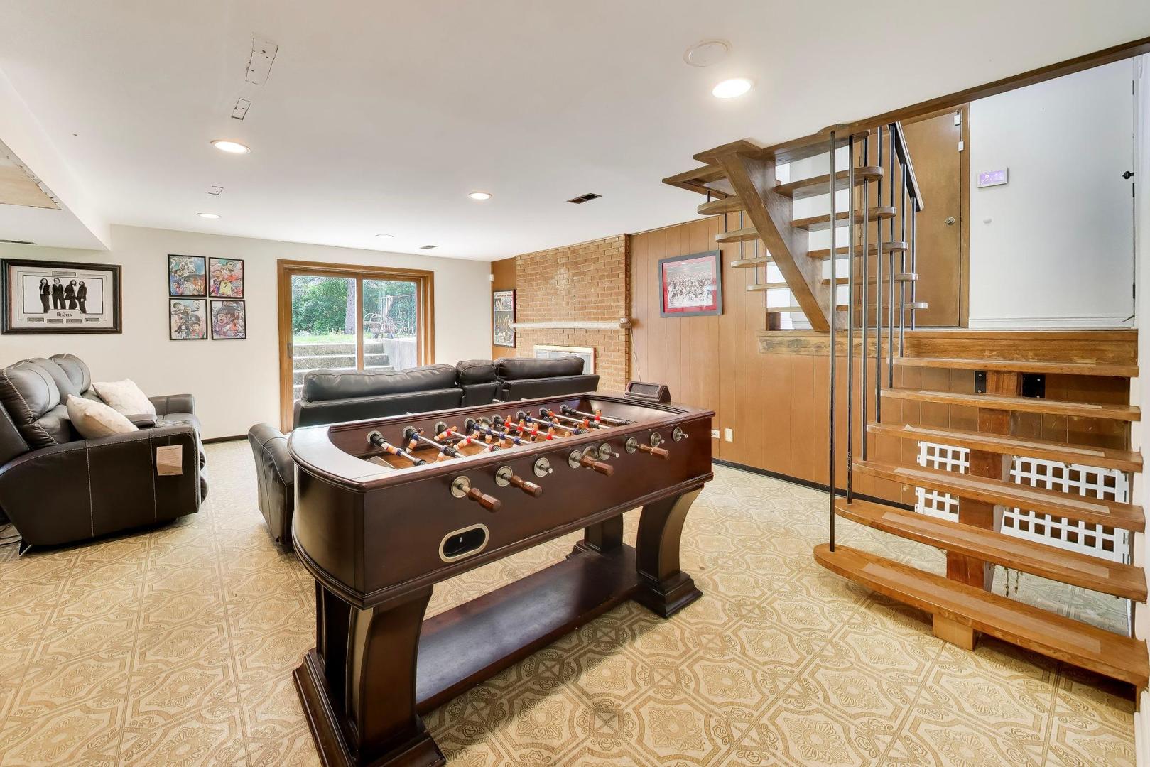533 Carr Court, Schaumburg, IL 60193
