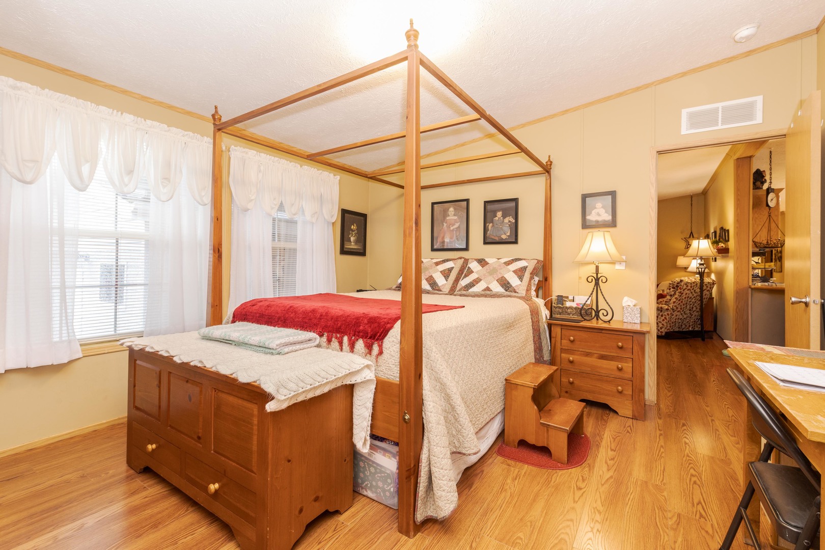 1129 11th Street, Bloomington, IL 61704