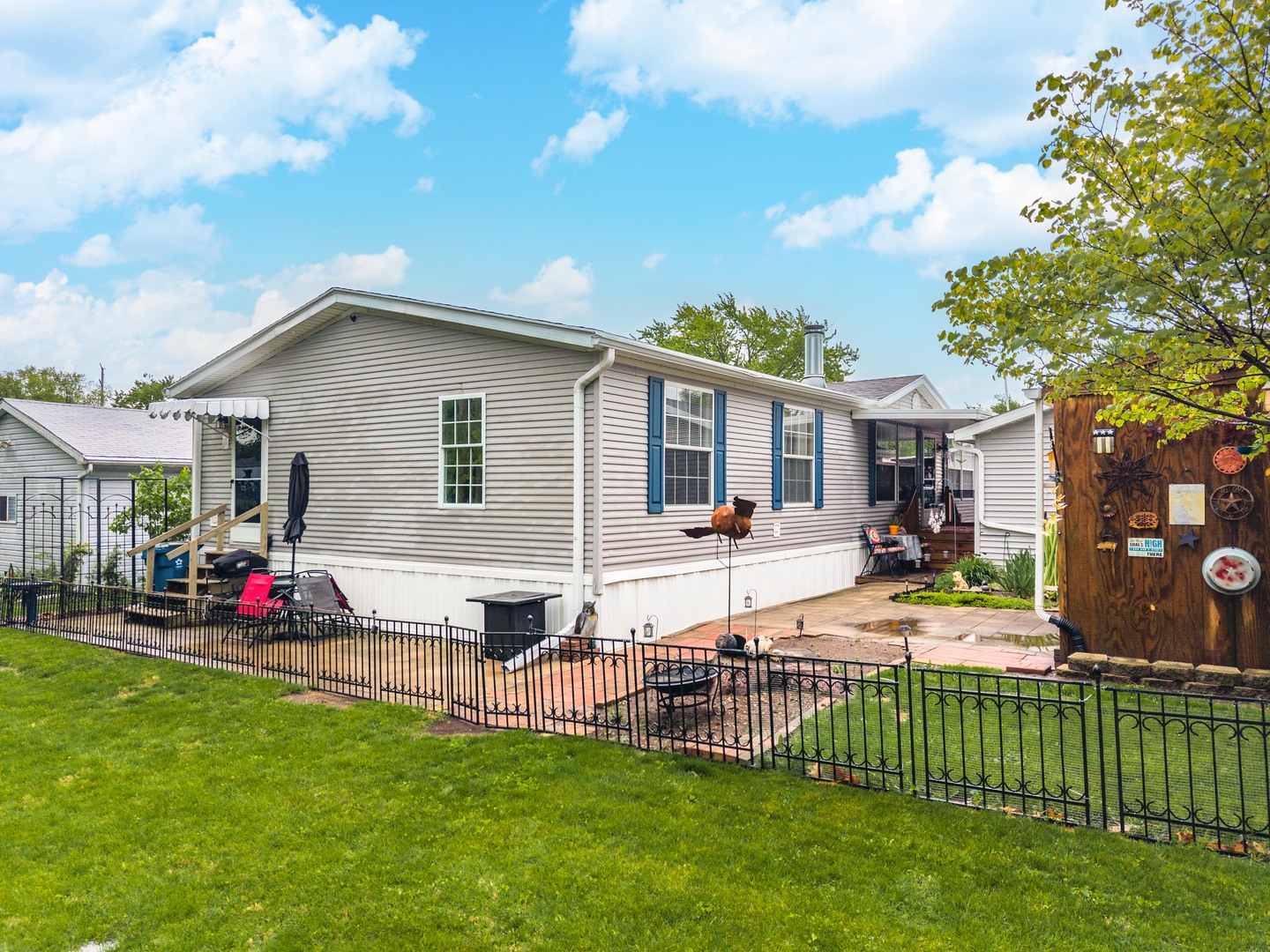 1129 11th Street, Bloomington, IL 61704