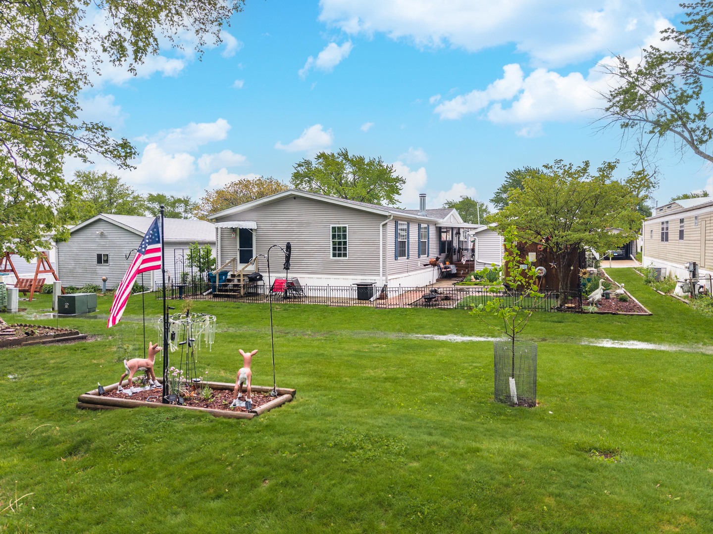 1129 11th Street, Bloomington, IL 61704