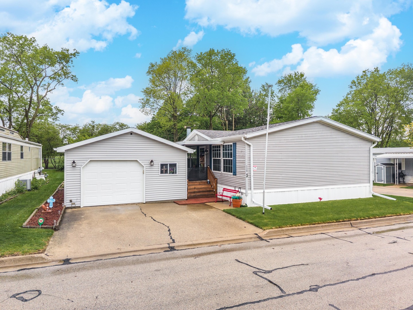 1129 11th Street, Bloomington, IL 61704