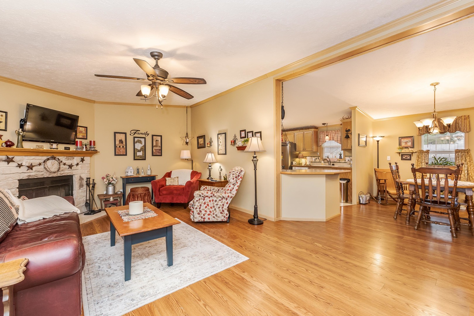 1129 11th Street, Bloomington, IL 61704