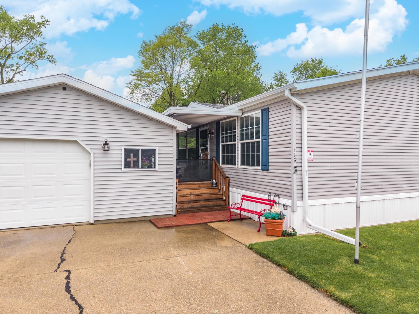 1129 11th Street, Bloomington, IL 61704