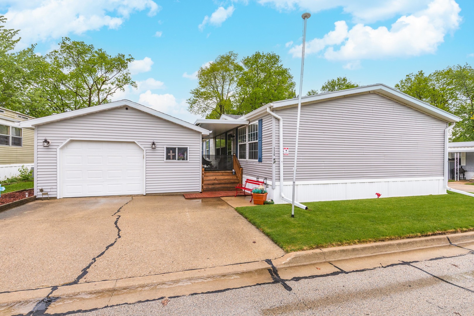 1129 11th Street, Bloomington, IL 61704