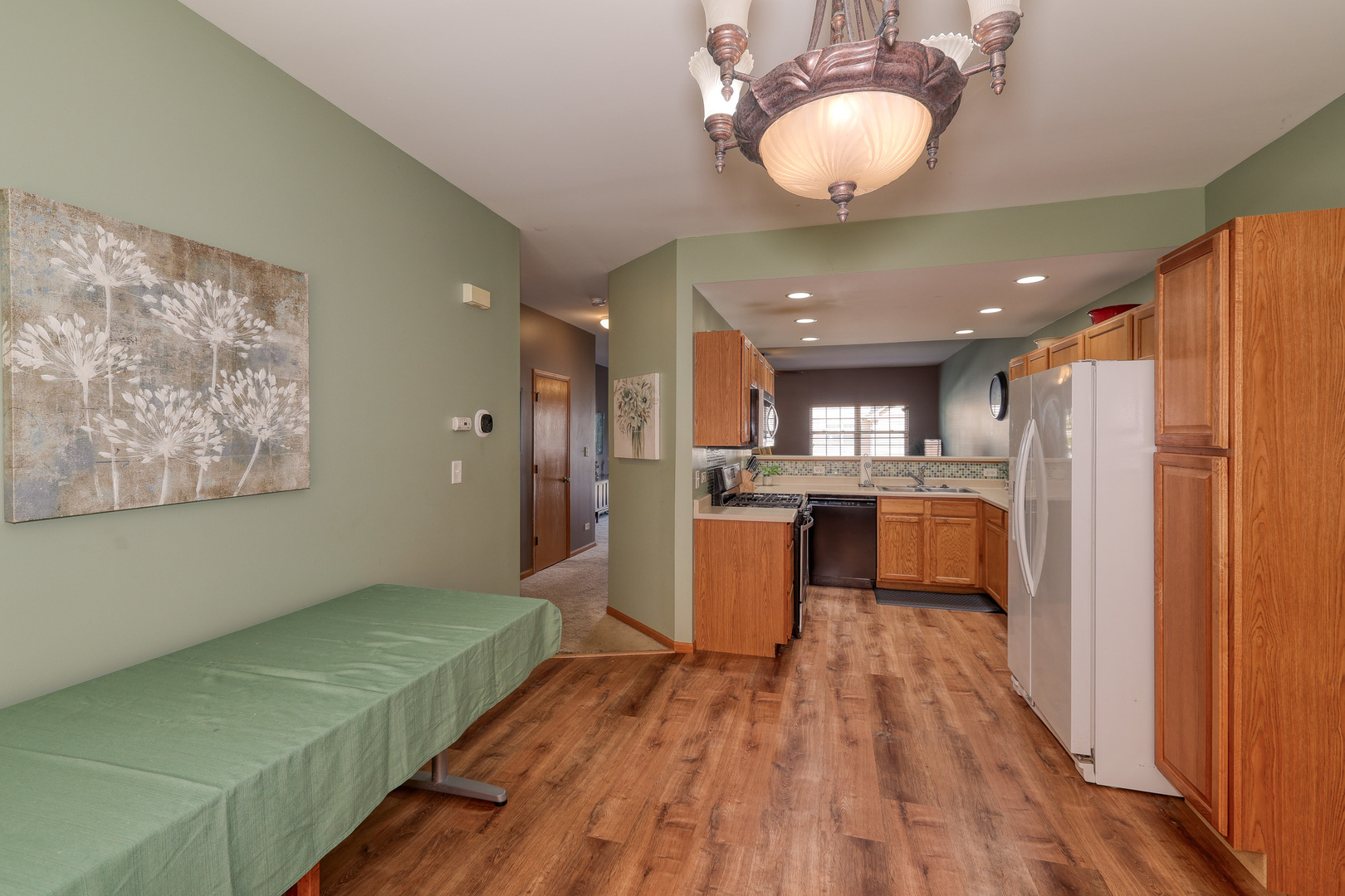 653 E WILLOW Street, Elburn, IL 60119