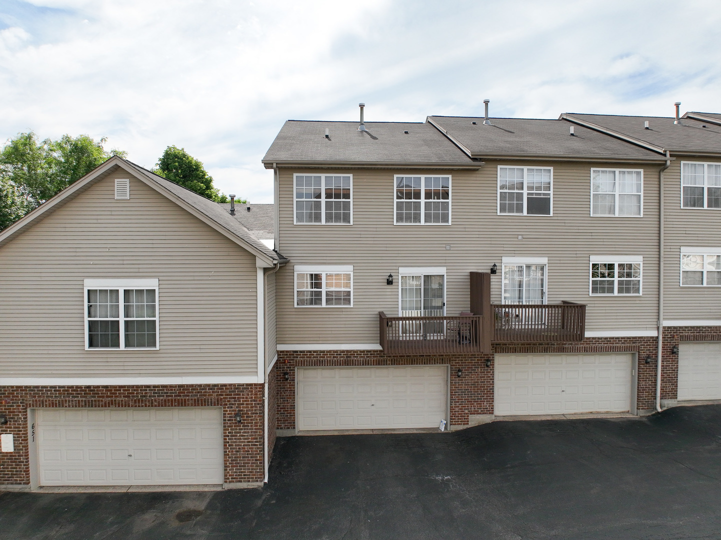 653 E WILLOW Street, Elburn, IL 60119