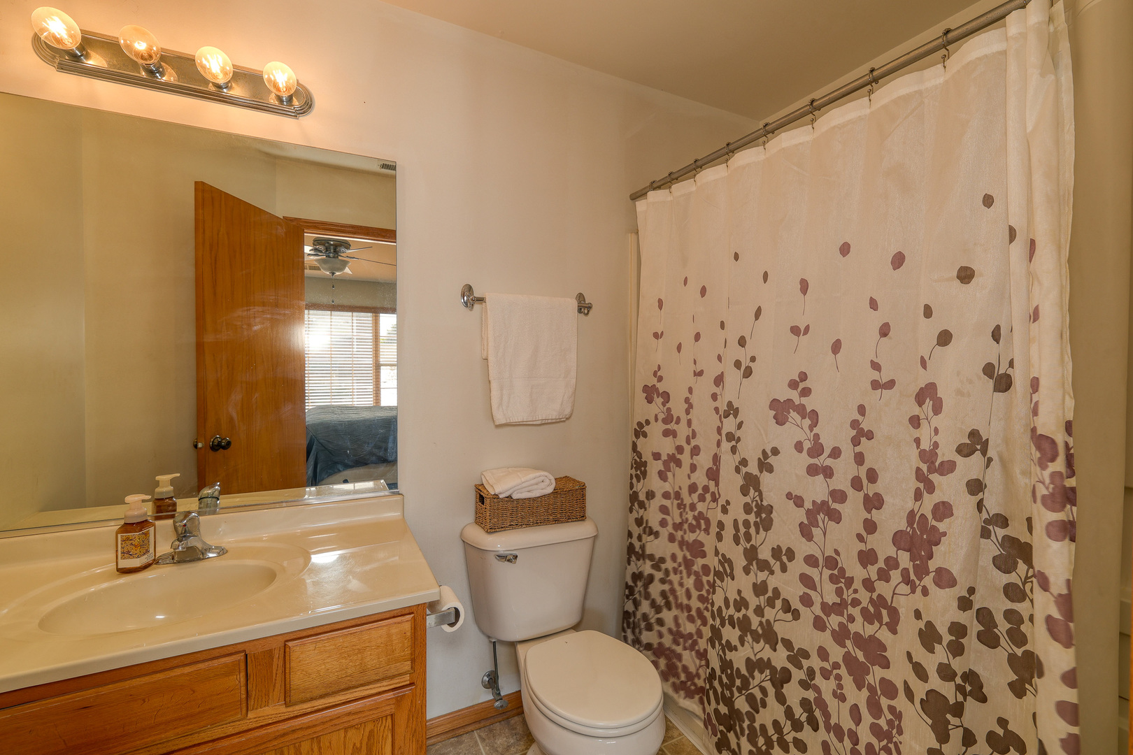 653 E WILLOW Street, Elburn, IL 60119