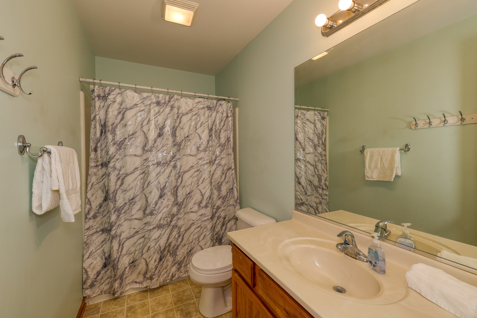 653 E WILLOW Street, Elburn, IL 60119