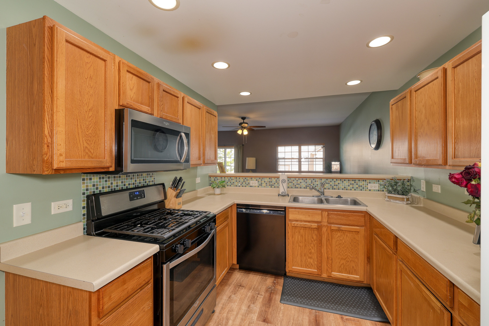 653 E WILLOW Street, Elburn, IL 60119