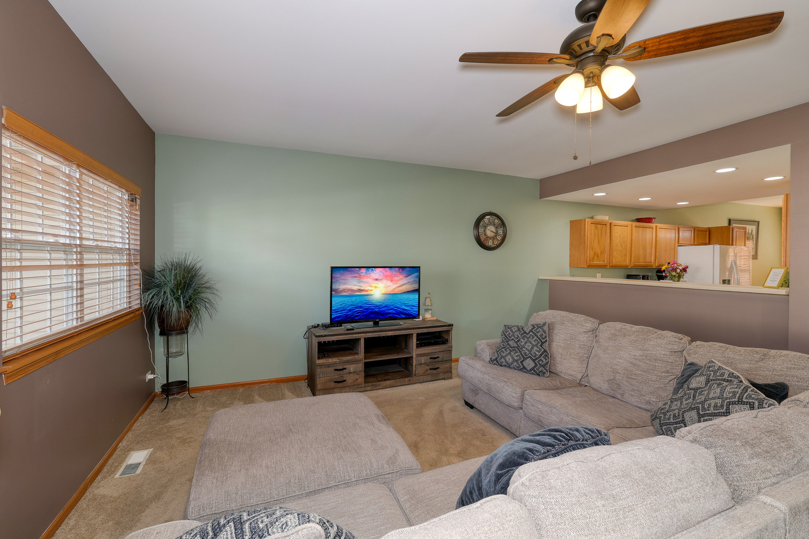 653 E WILLOW Street, Elburn, IL 60119