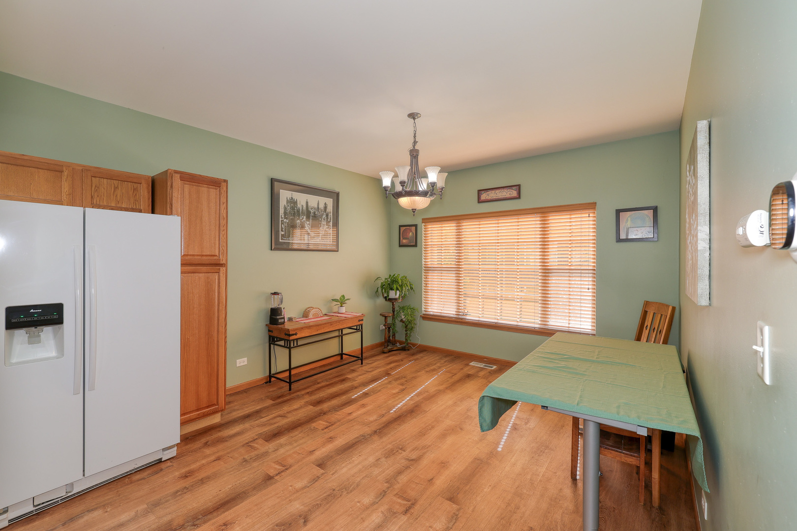 653 E WILLOW Street, Elburn, IL 60119