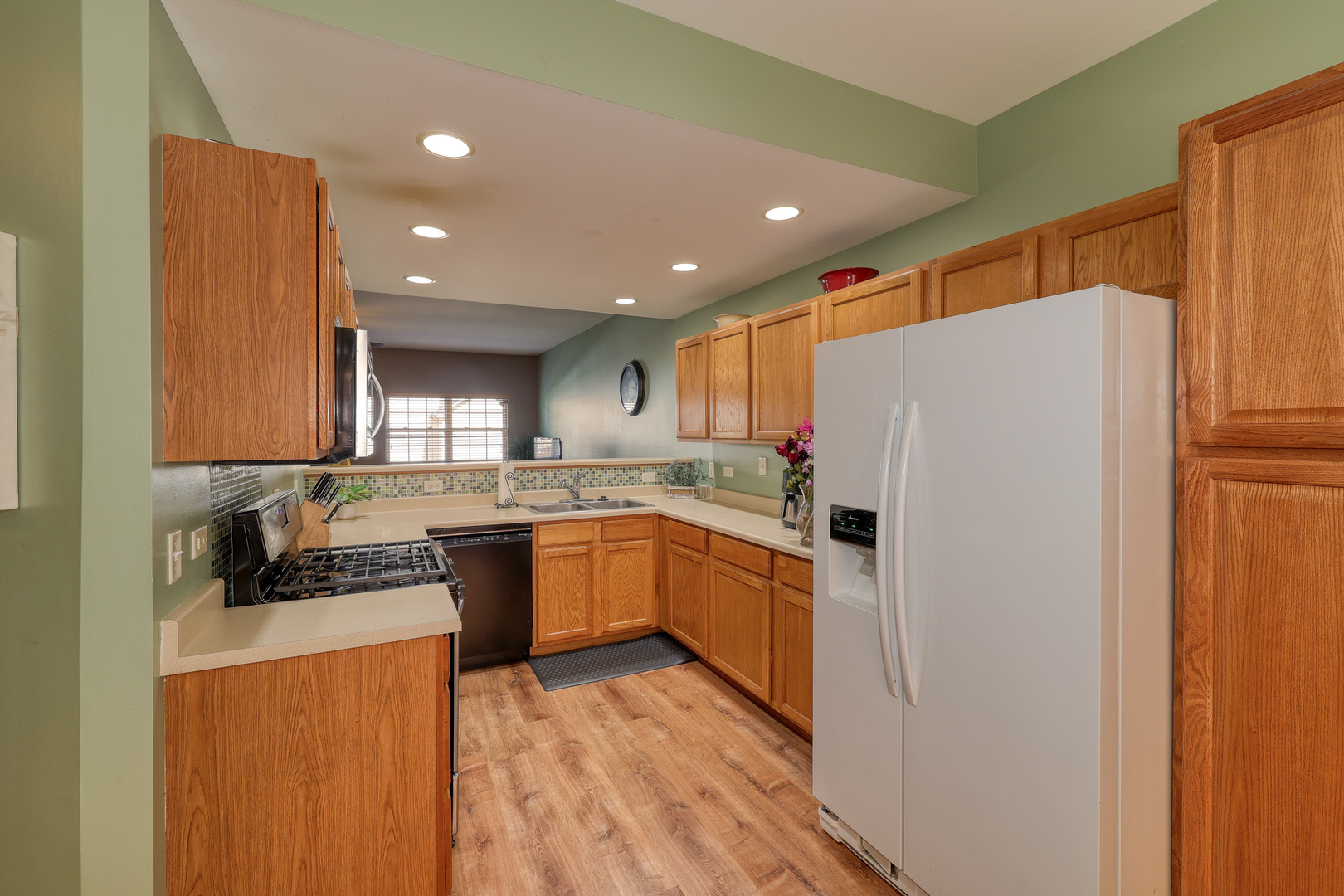 653 E WILLOW Street, Elburn, IL 60119