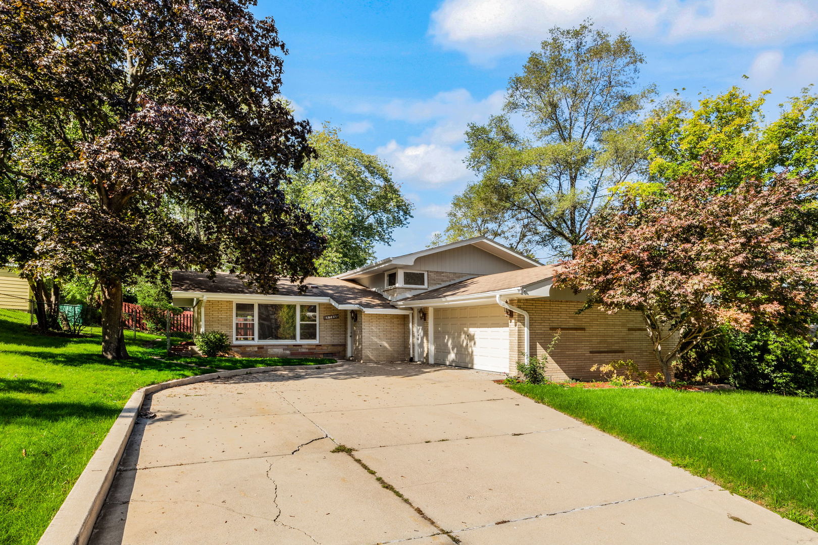 8746 S 81st Court, Hickory Hills, IL 60457