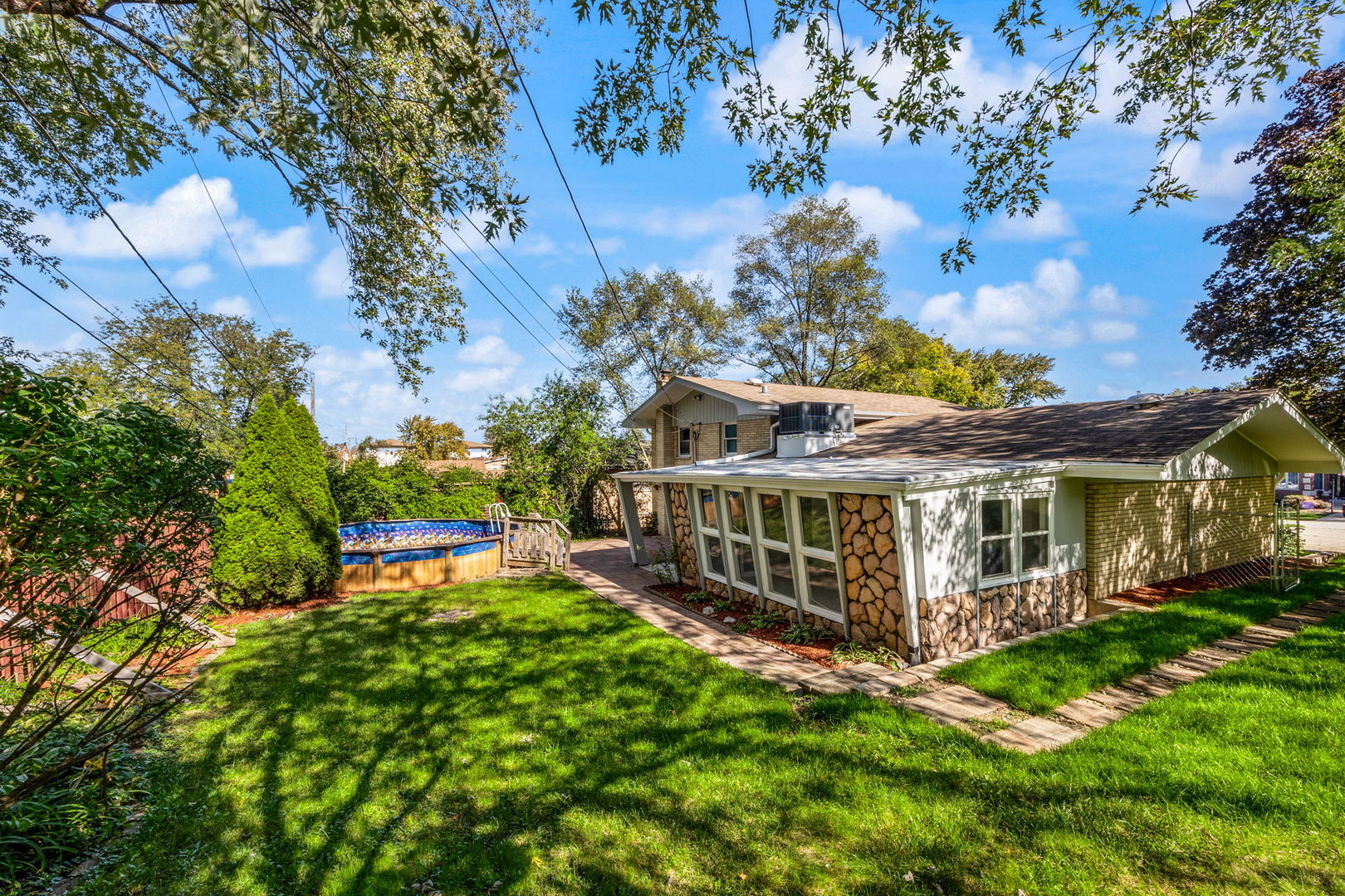 8746 S 81st Court, Hickory Hills, IL 60457