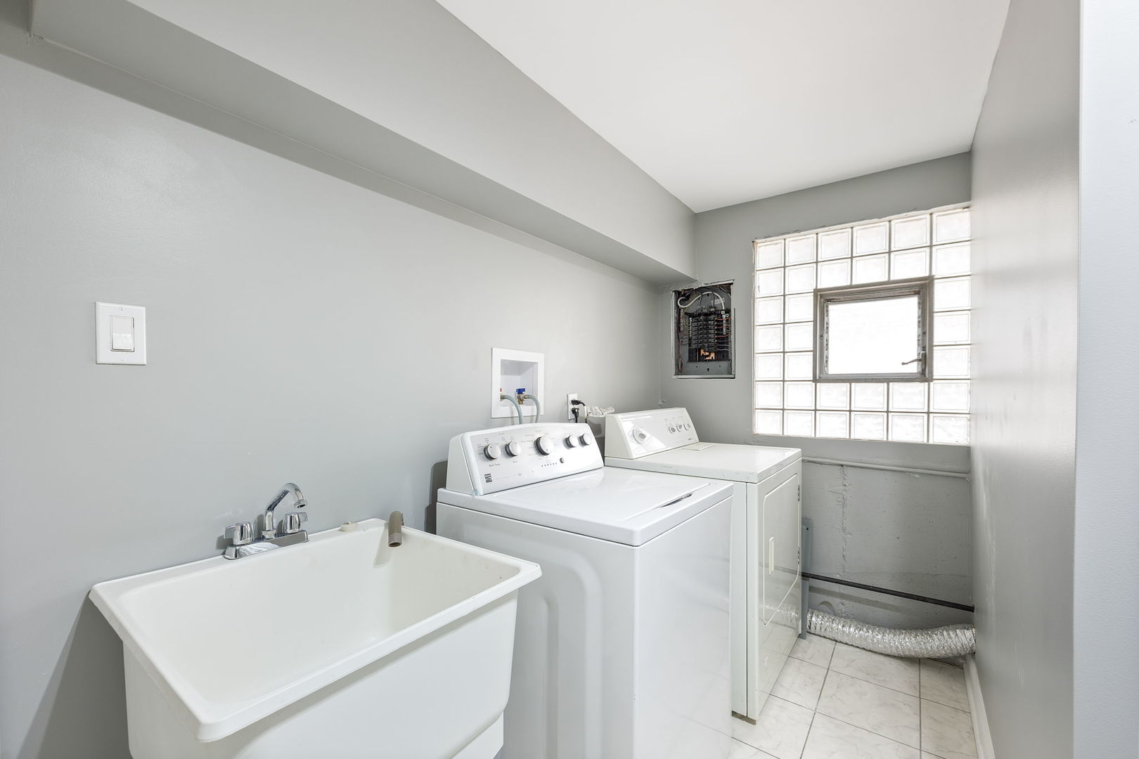 8746 S 81st Court, Hickory Hills, IL 60457