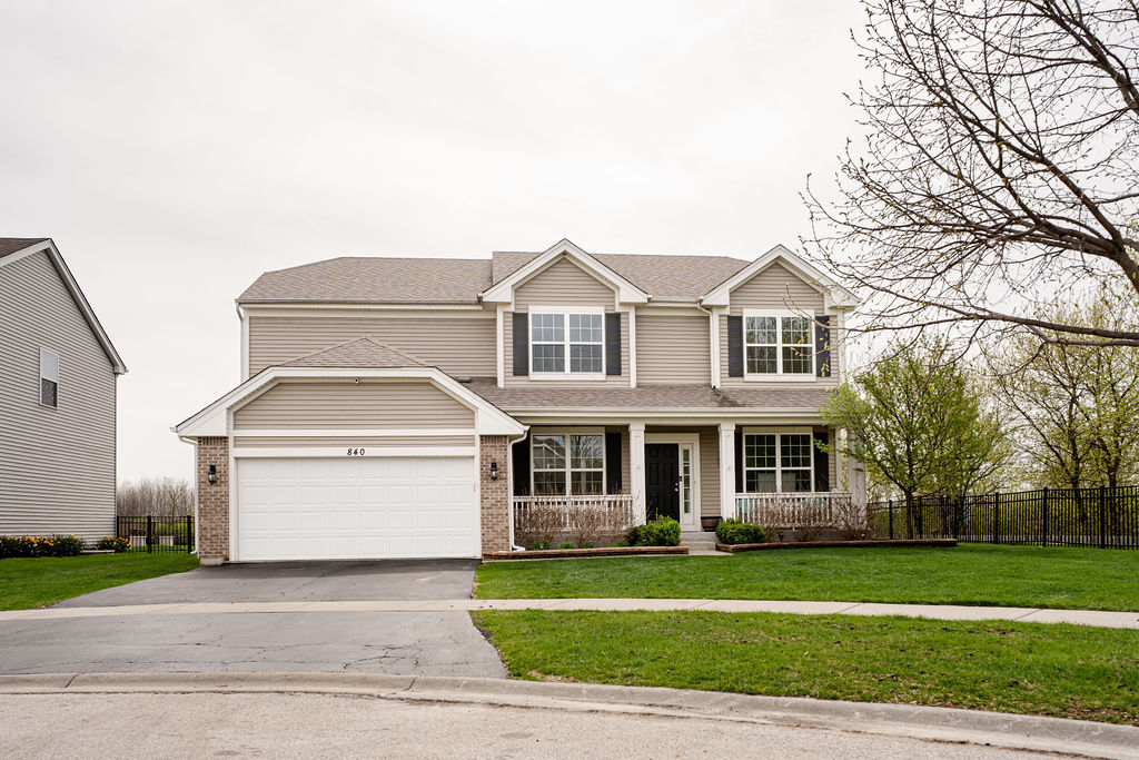 840 Wildwood Drive, Pingree Grove, IL 60140