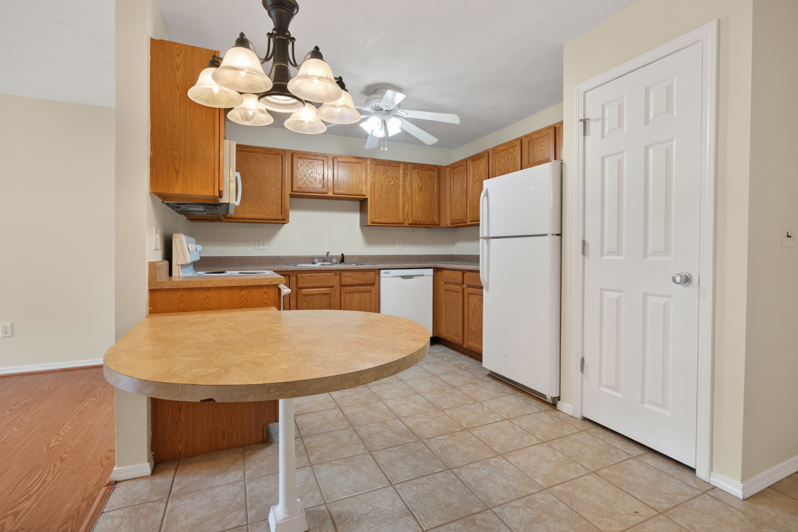 3 Ross Drive #6, Bloomington, IL 61701