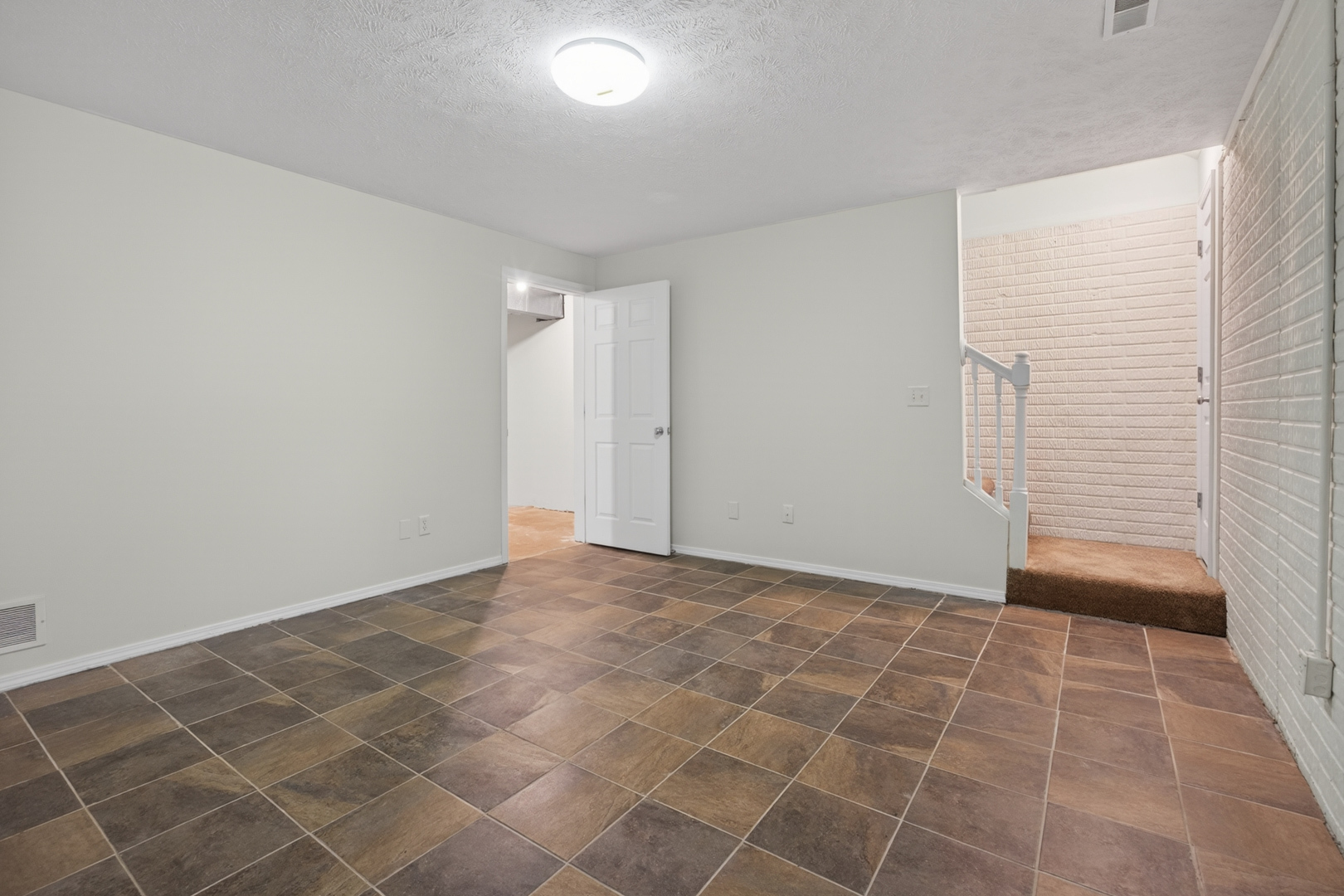 3 Ross Drive #6, Bloomington, IL 61701