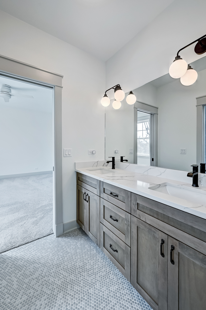 1205 RIDGE Road, Westmont, IL 60559