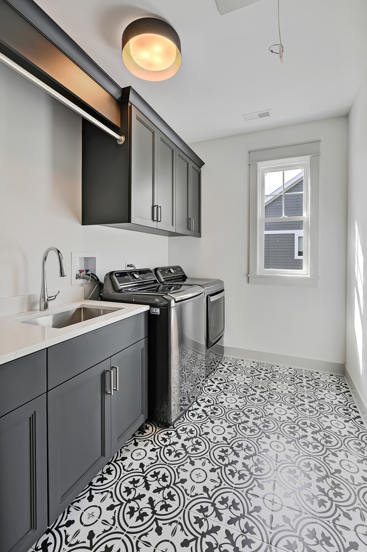 1205 RIDGE Road, Westmont, IL 60559