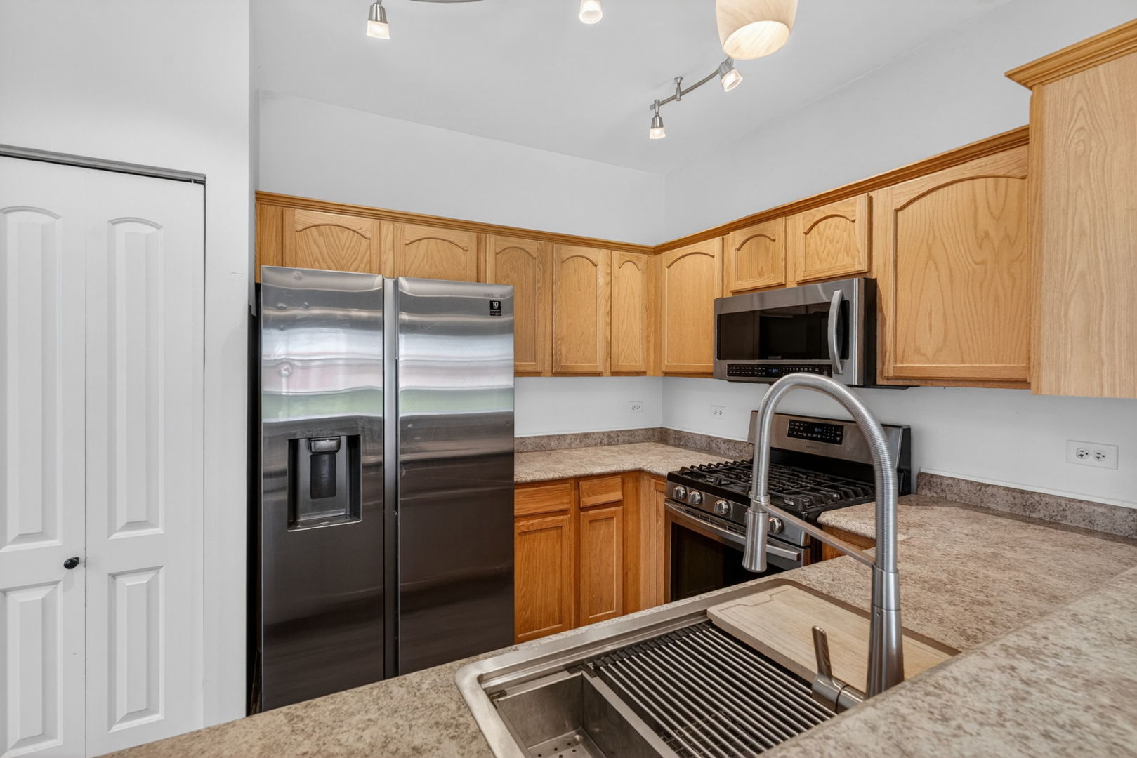1120 Coneflower Court, Minooka, IL 60447