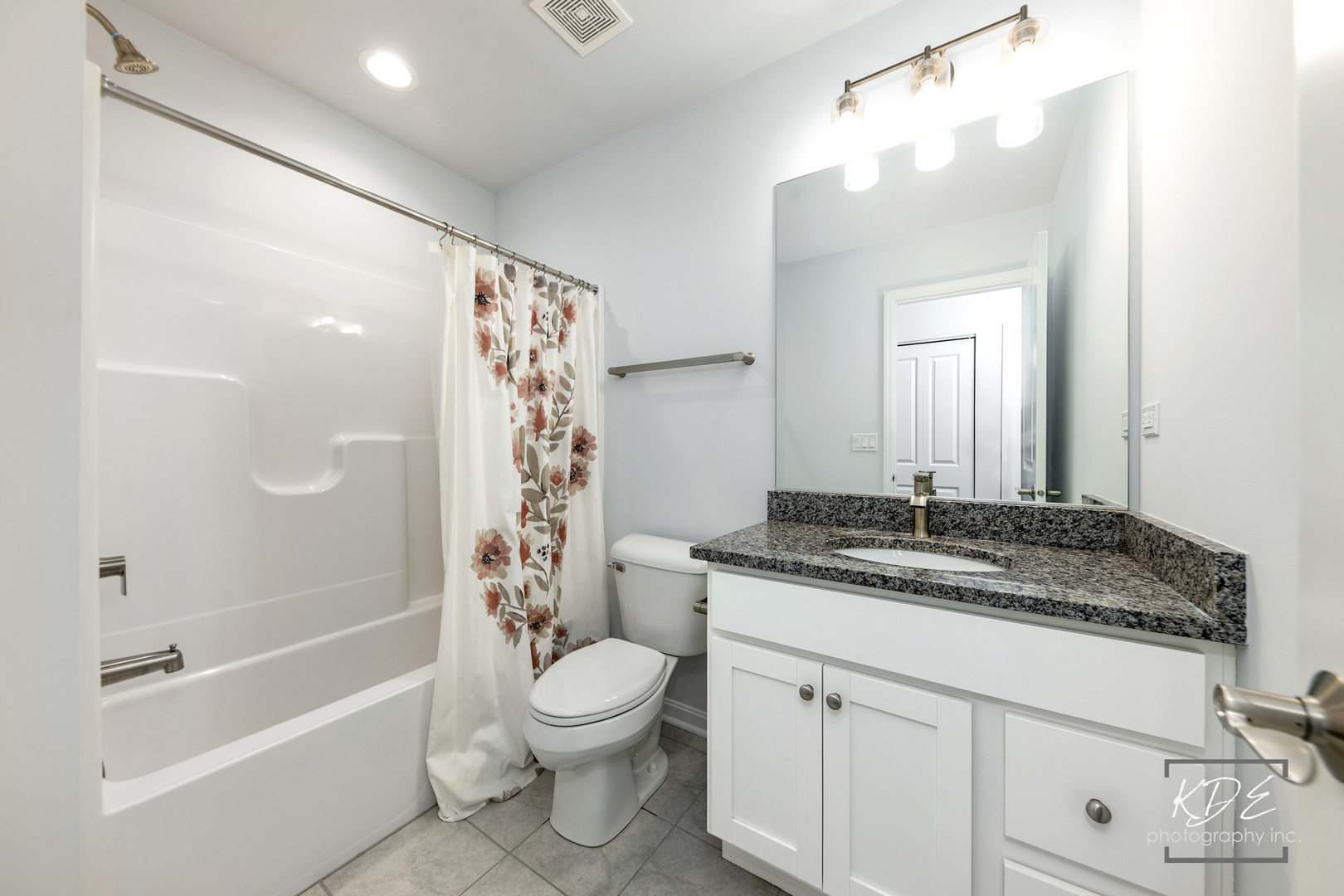 36 Woodmoor Court, Lombard, IL 60148