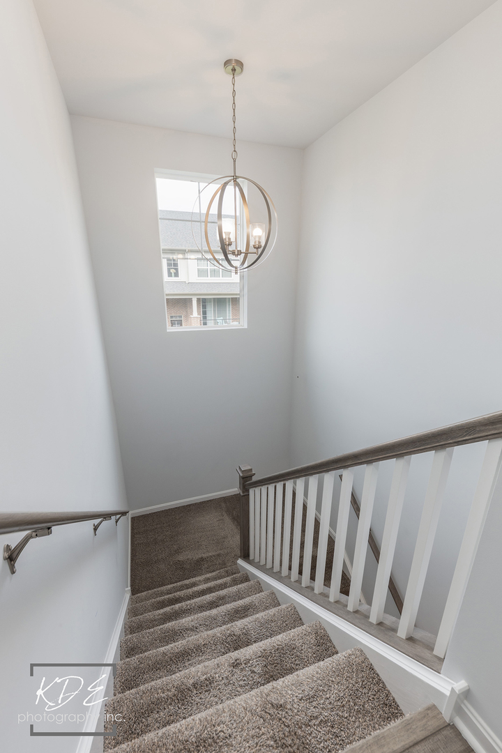 36 Woodmoor Court, Lombard, IL 60148