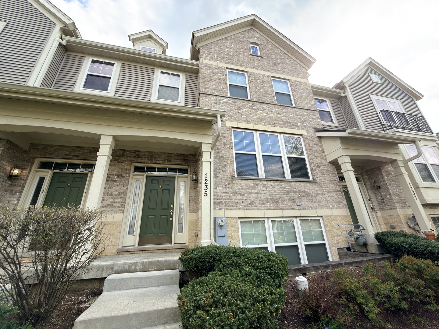 1235 Tuscany Drive, Streamwood, IL 60107