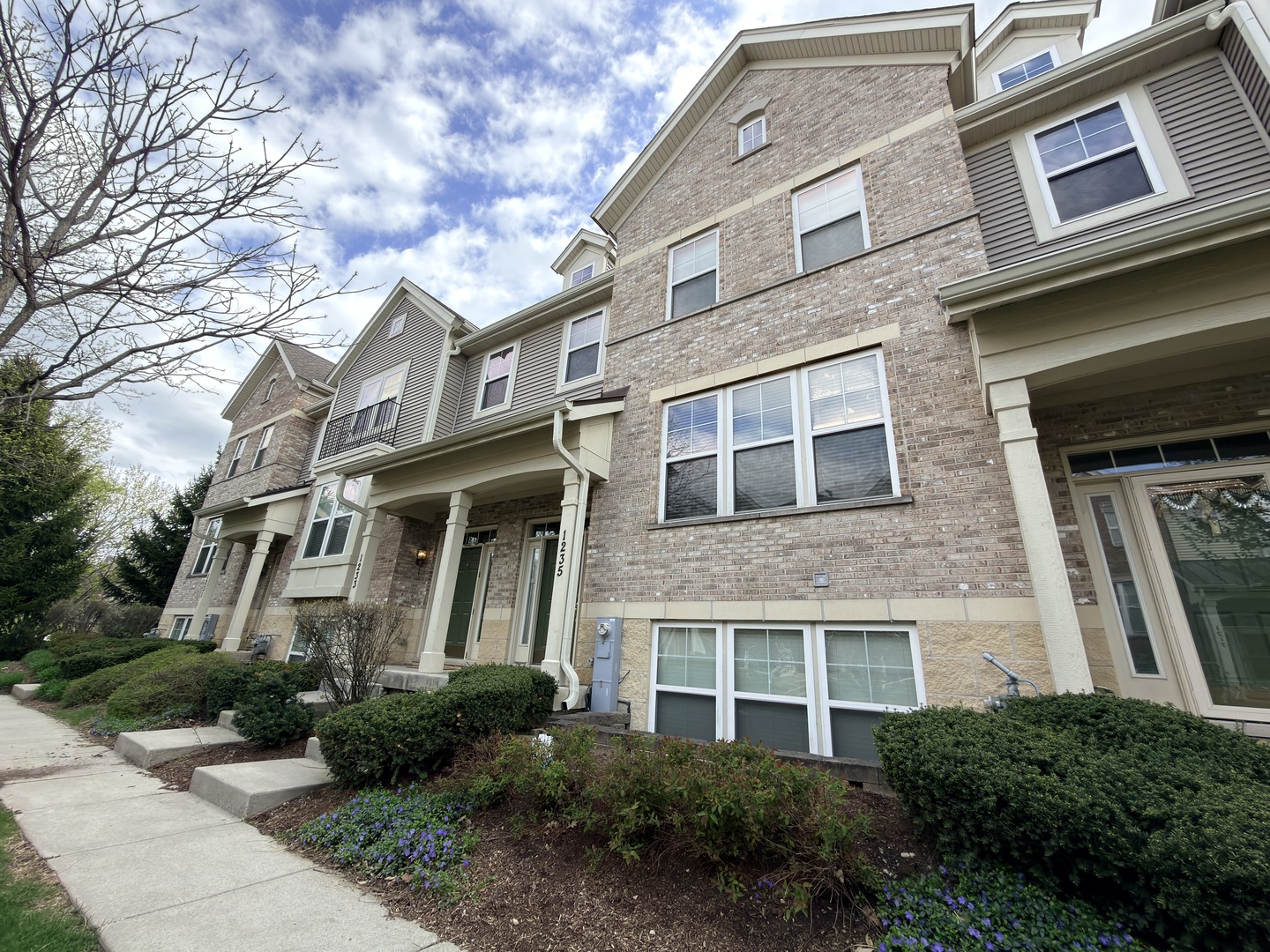 1235 Tuscany Drive, Streamwood, IL 60107