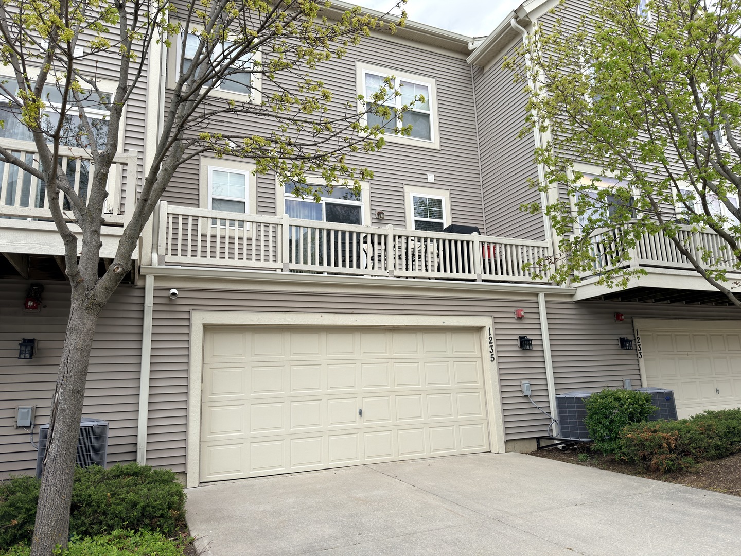 1235 Tuscany Drive, Streamwood, IL 60107