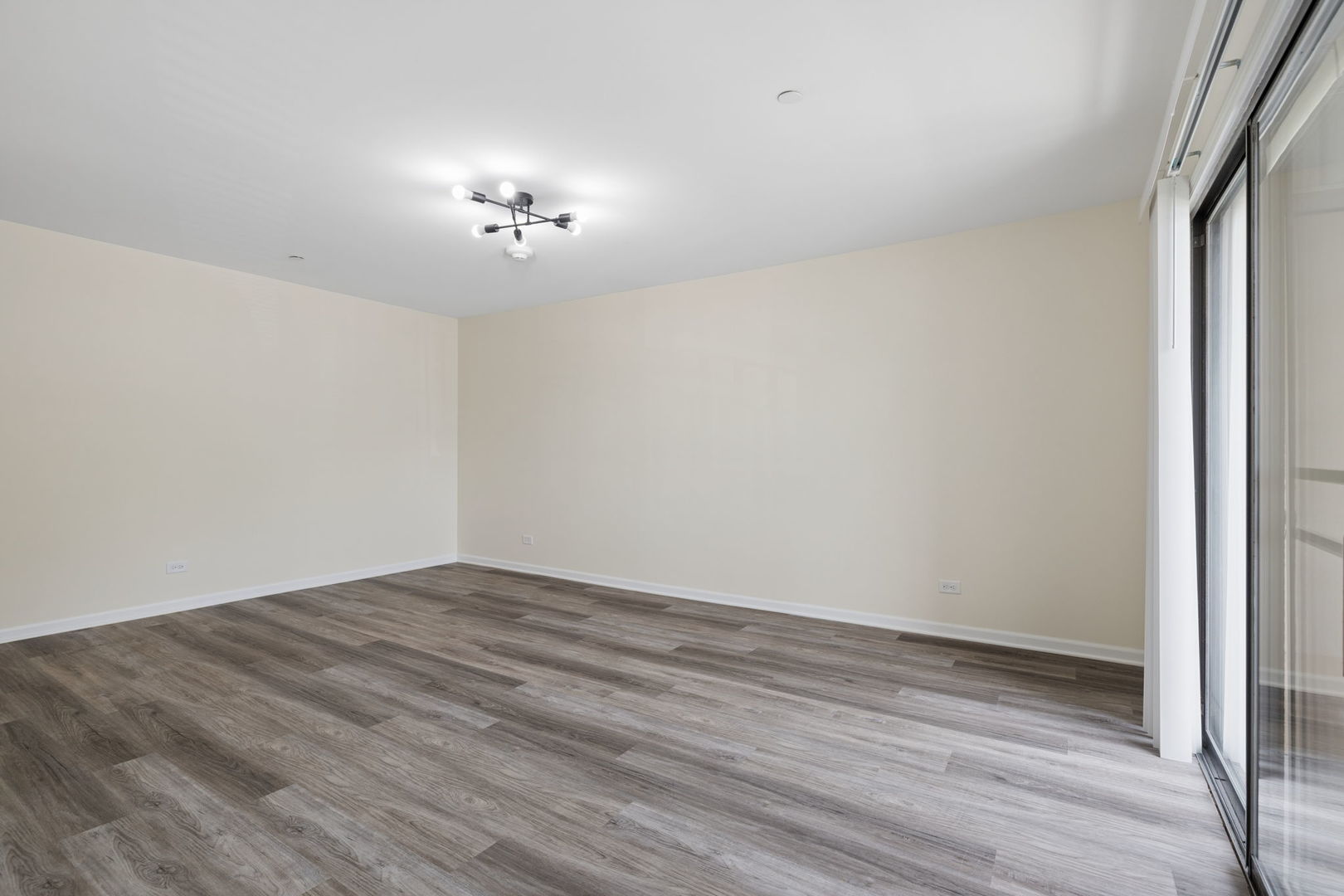 2216 Country Club Drive #15, Woodridge, IL 60517