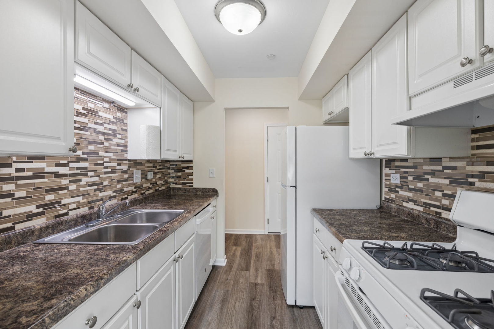 2216 Country Club Drive #15, Woodridge, IL 60517