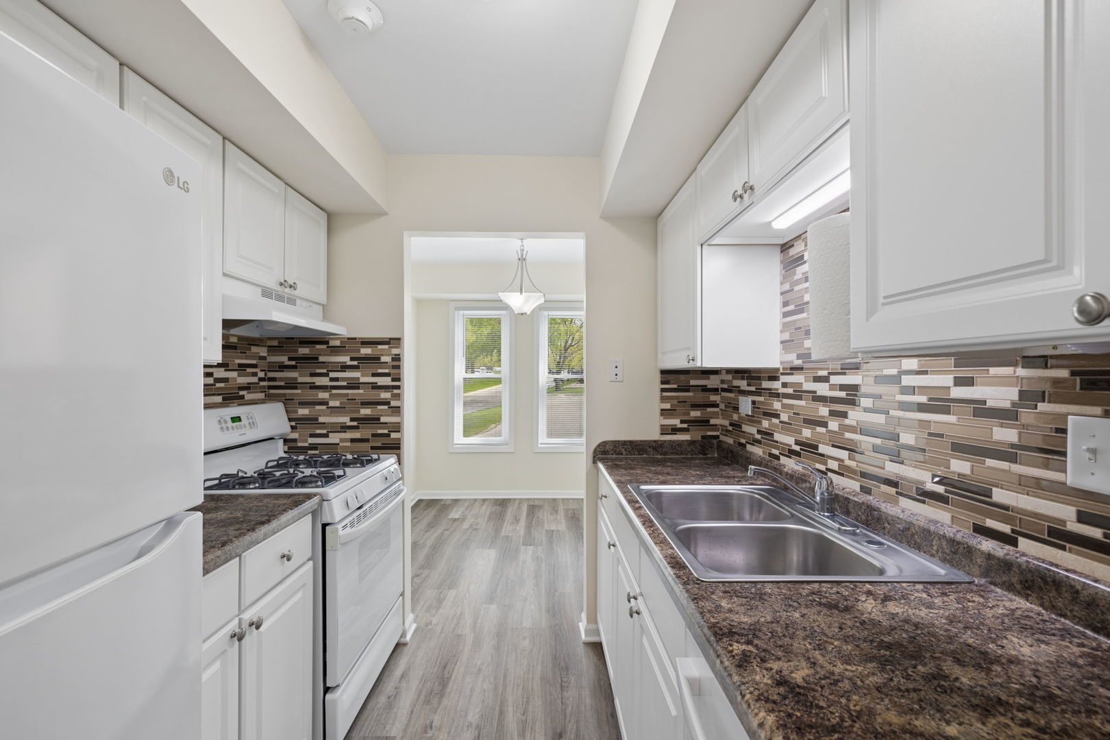 2216 Country Club Drive #15, Woodridge, IL 60517