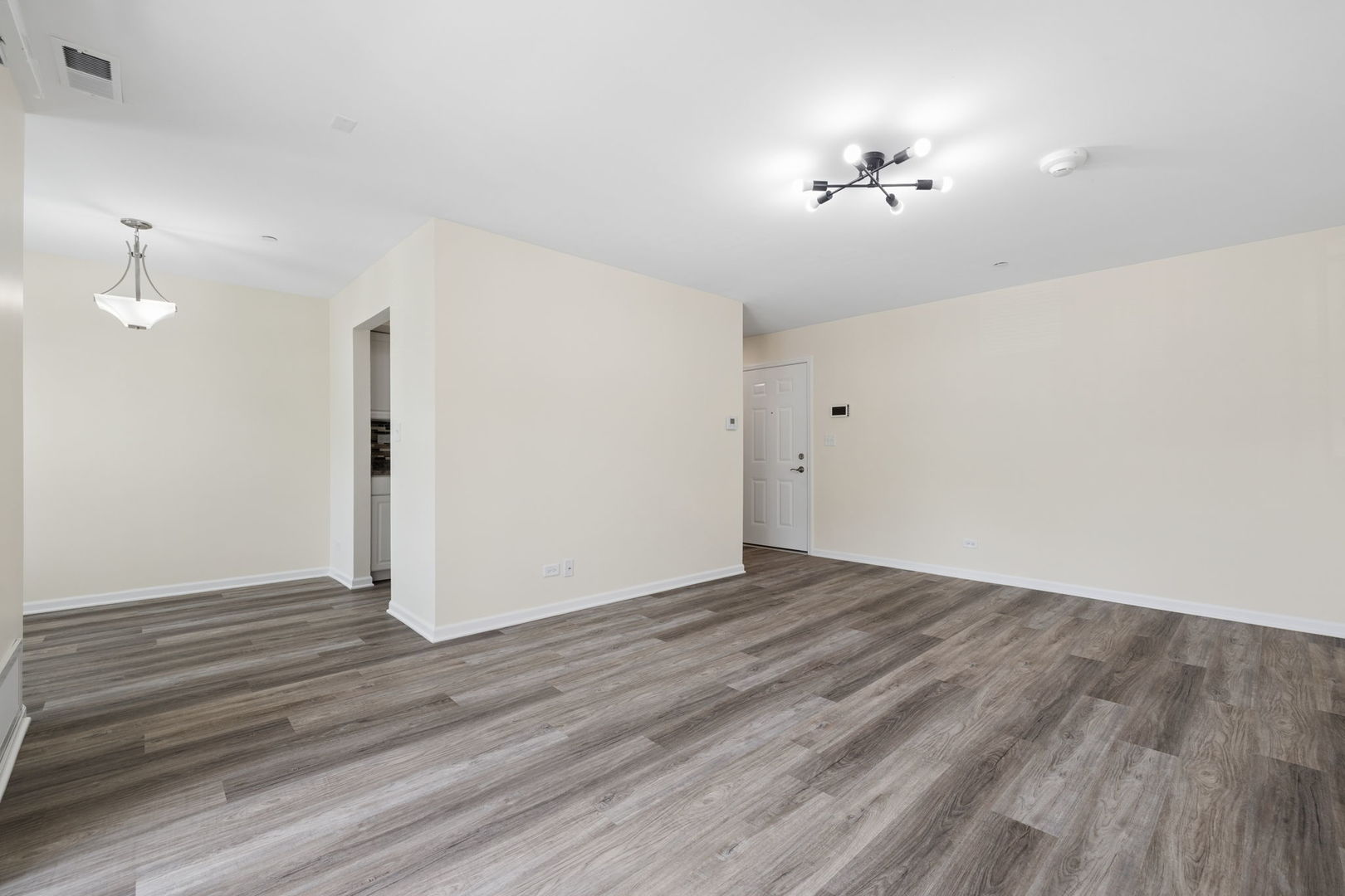 2216 Country Club Drive #15, Woodridge, IL 60517