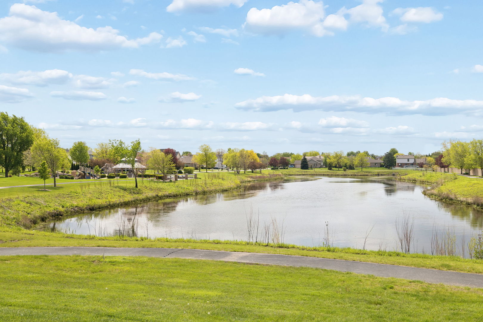 2216 Country Club Drive #15, Woodridge, IL 60517