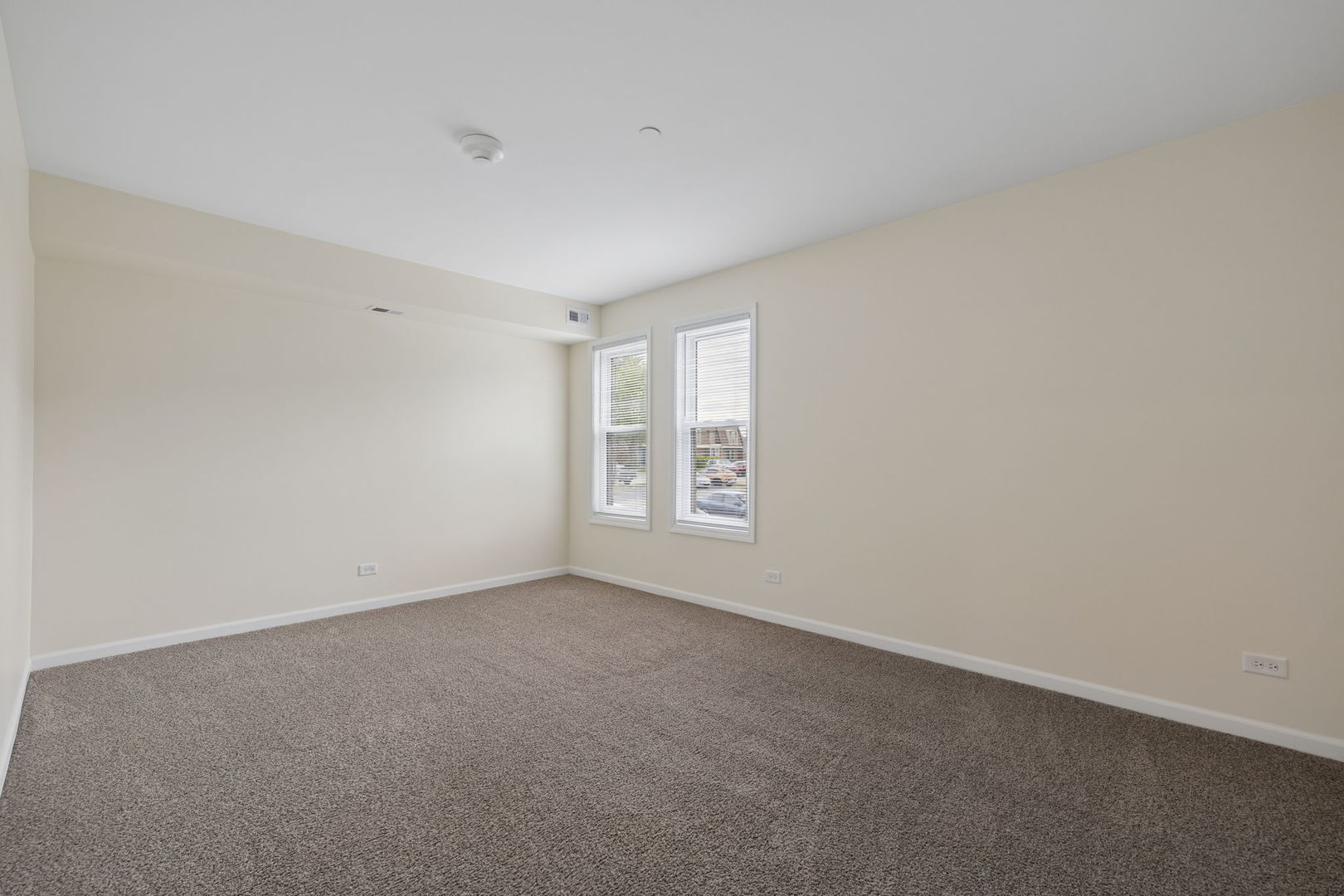 2216 Country Club Drive #15, Woodridge, IL 60517
