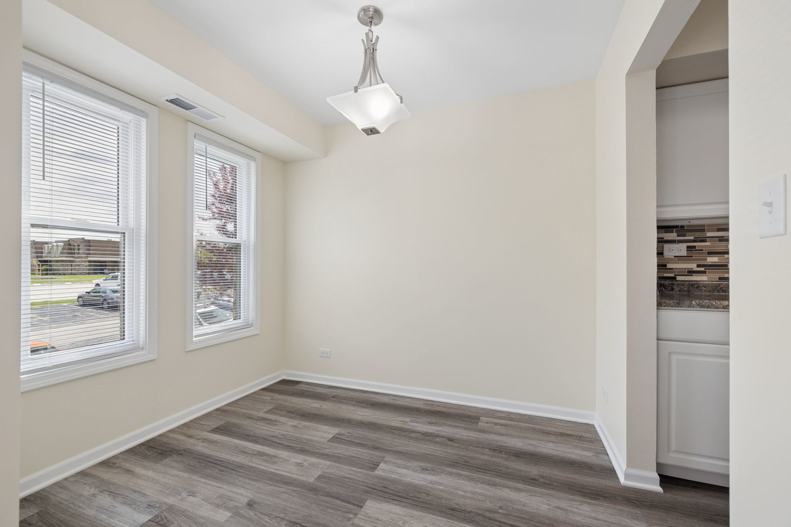 2216 Country Club Drive #15, Woodridge, IL 60517